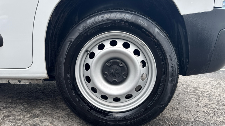 Peugeot Partner E-Standard 800 100kW 50kWh Professional Premium + Van Auto